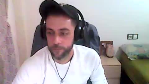 Snapshot of dvdvlc29 chatting on 12-14-25, 09:03 david online show from 12-14-25, 09:03