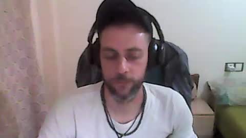 Snapshot of dvdvlc29 chatting on 02-15-26, 08:35 david online show from 02-15-26, 08:35