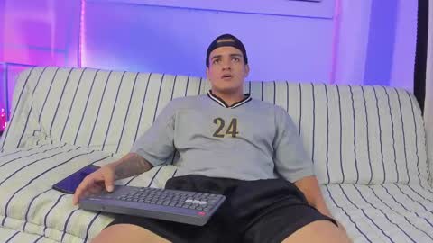 dwayne_esteven10 online show from 05-11-26, 08:50