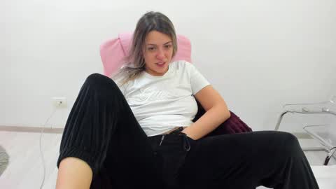 Snapshot of dyanakaylin chatting on 12-23-24, 02:45 dayana online show from 12-23-24, 02:45