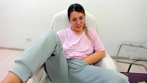 Snapshot of dyanakaylin chatting on 01-03-25, 01:38 dayana online show from 01-03-25, 01:38