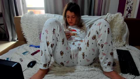 Snapshot of dyanakaylin chatting on 01-12-25, 07:21 dayana online show from 01-12-25, 07:21