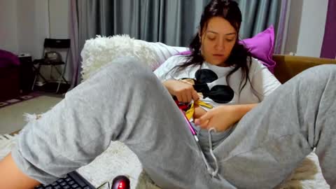 Snapshot of dyanakaylin chatting on 02-04-25, 04:48 dayana online show from 02-04-25, 04:48
