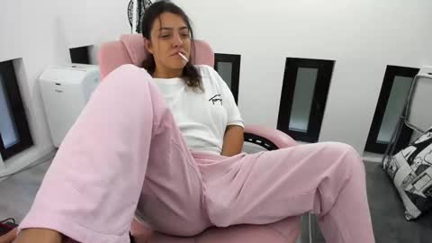 Snapshot of dyanakaylin chatting on 09-12-25, 04:23 dayana online show from 09-12-25, 04:23