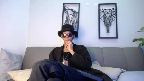 dylan_scotts online show from 10-18-25, 09:54