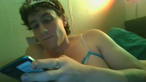 Snapshot of dylanjowelch chatting on 12-27-24, 01:50 Aurora online show from 12-27-24, 01:50