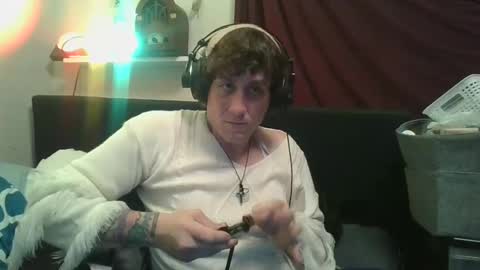 Snapshot of dylanjowelch chatting on 01-08-25, 08:16 Aurora online show from 01-08-25, 08:16