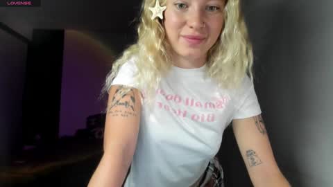 Snapshot of e___lisa chatting on 12-22-24, 03:11 fansly - yourbestbaby online show from 12-22-24, 03:11