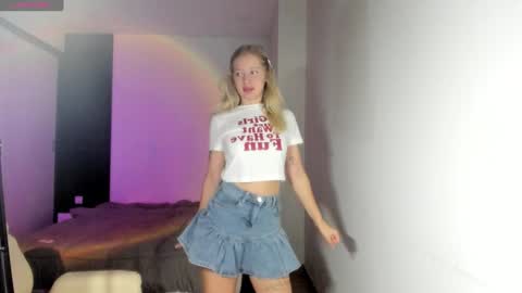 Snapshot of e___lisa chatting on 12-27-24, 02:14 fansly - yourbestbaby online show from 12-27-24, 02:14