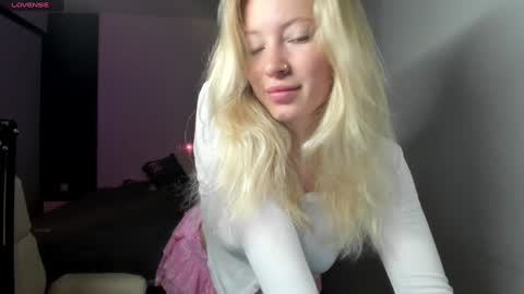 Snapshot of e___lisa chatting on 12-31-24, 03:12 fansly - yourbestbaby online show from 12-31-24, 03:12