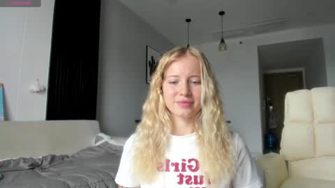 Snapshot of e___lisa chatting on 01-03-25, 05:06 fansly - yourbestbaby online show from 01-03-25, 05:06