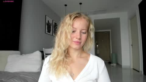 Snapshot of e___lisa chatting on 01-04-25, 02:14 fansly - yourbestbaby online show from 01-04-25, 02:14