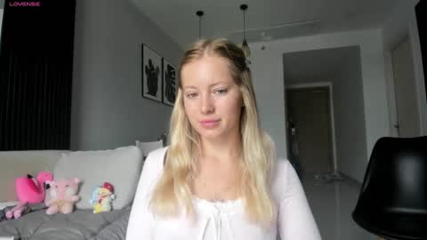 Snapshot of e___lisa chatting on 01-15-25, 02:27 fansly - yourbestbaby online show from 01-15-25, 02:27