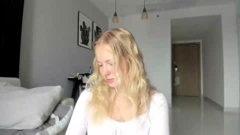 Snapshot of e___lisa chatting on 02-07-25, 03:45 fansly - yourbestbaby online show from 02-07-25, 03:45