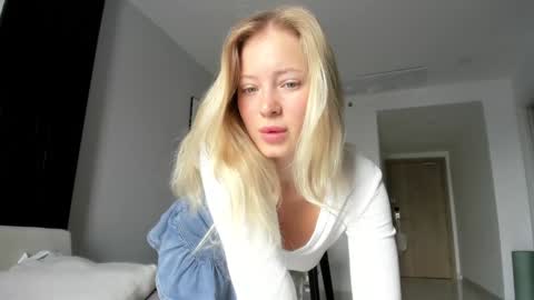 Snapshot of e___lisa chatting on 02-08-25, 02:47 fansly - yourbestbaby online show from 02-08-25, 02:47