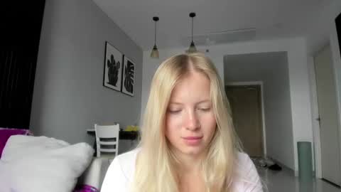 Snapshot of e___lisa chatting on 02-10-25, 03:03 fansly - yourbestbaby online show from 02-10-25, 03:03