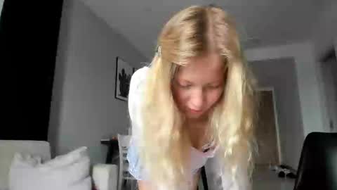 Snapshot of e___lisa chatting on 02-14-25, 03:11 fansly - yourbestbaby online show from 02-14-25, 03:11