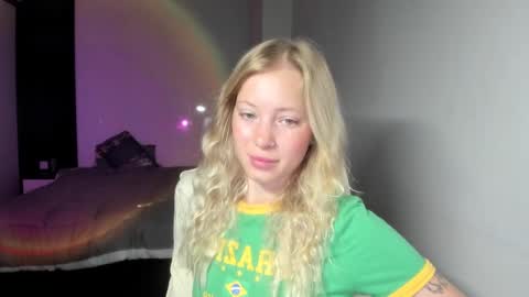 Snapshot of e___lisa chatting on 02-17-25, 03:15 fansly - yourbestbaby online show from 02-17-25, 03:15