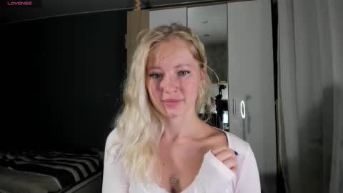 Snapshot of e___lisa chatting on 03-05-25, 04:13 fansly - yourbestbaby online show from 03-05-25, 04:13