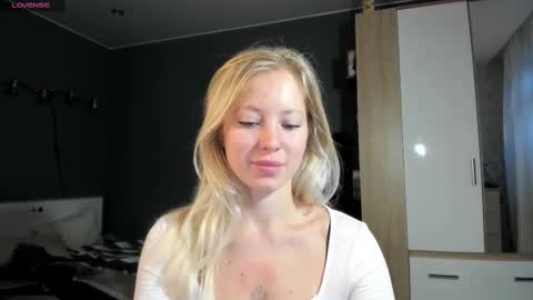 Snapshot of e___lisa chatting on 03-06-25, 05:03 fansly - yourbestbaby online show from 03-06-25, 05:03