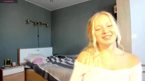 Snapshot of e___lisa chatting on 03-09-25, 07:12 fansly - yourbestbaby online show from 03-09-25, 07:12