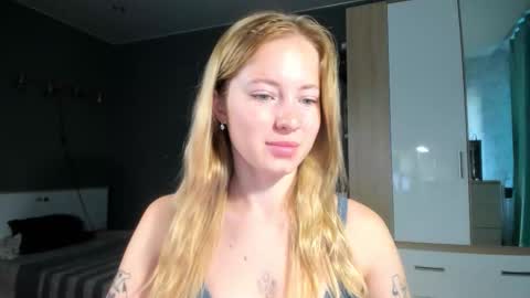 Snapshot of e___lisa chatting on 09-13-25, 04:01 fansly - yourbestbaby online show from 09-13-25, 04:01