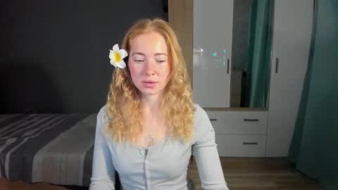 Snapshot of e___lisa chatting on 09-22-25, 03:52 fansly - yourbestbaby online show from 09-22-25, 03:52