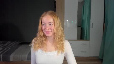 Snapshot of e___lisa chatting on 10-03-25, 03:58 fansly - yourbestbaby online show from 10-03-25, 03:58