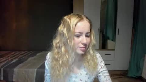 Snapshot of e___lisa chatting on 01-07-26, 04:04 fansly - yourbestbaby online show from 01-07-26, 04:04