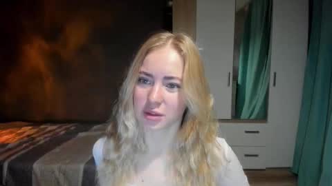 Snapshot of e___lisa chatting on 01-14-26, 04:07 fansly - yourbestbaby online show from 01-14-26, 04:07