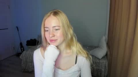 Snapshot of e___lisa chatting on 02-03-26, 06:22 fansly - yourbestbaby online show from 02-03-26, 06:22