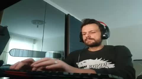 Snapshot of eaglecrm chatting on 01-11-25, 09:57 eaglecrm online show from 01-11-25, 09:57