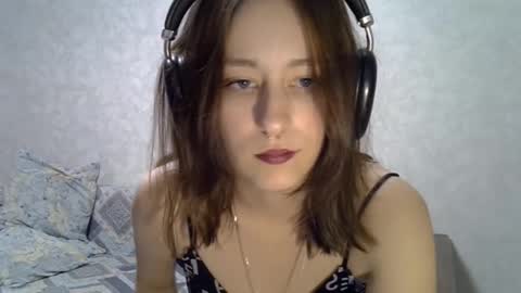 Snapshot of earthablong chatting on 10-20-25, 02:17 Molly online show from 10-20-25, 02:17