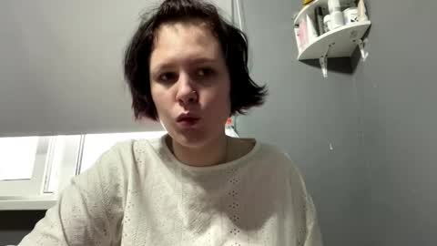Snapshot of earthascritchfield chatting on 04-18-26, 01:15 Rina online show from 04-18-26, 01:15