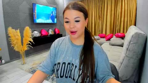 Snapshot of easternbeautyy chatting on 02-18-25, 10:03 easternbeautyy online show from 02-18-25, 10:03