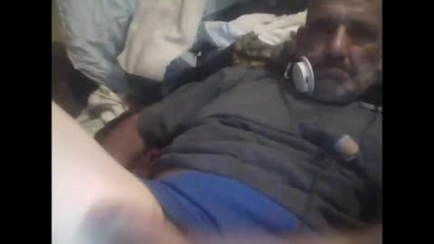 Snapshot of easye4015 chatting on 09-27-25, 03:00 Easye online show from 09-27-25, 03:00