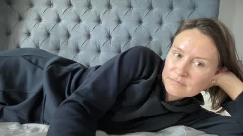 Snapshot of eatmypie69 chatting on 09-30-25, 09:25 Nadia Ferreira online show from 09-30-25, 09:25