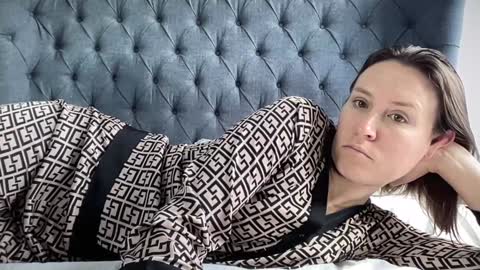 Nadia Ferreira  online show from 11-10-25, 11:53