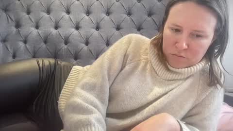 Nadia Ferreira  online show from 01-13-26, 11:04