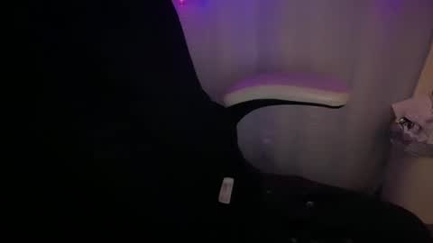 Snapshot of ebony8ivory chatting on 02-05-25, 01:04 americnbarbie online show from 02-05-25, 01:04