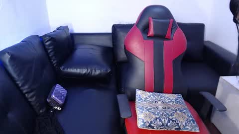 Snapshot of ebony_amazing chatting on 10-27-25, 01:59 ebony_amazing online show from 10-27-25, 01:59