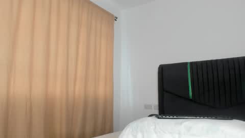 Snapshot of ebony_angelina chatting on 04-10-26, 05:01 Angelina online show from 04-10-26, 05:01