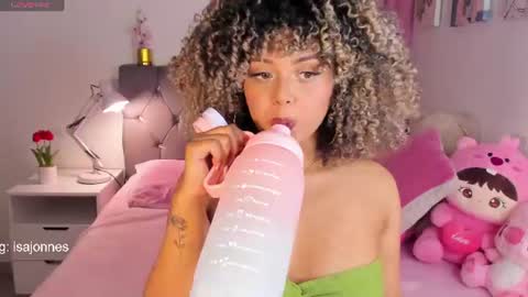 Snapshot of ebony_curly2 chatting on 06-18-26, 09:30 isa online show from 06-18-26, 09:30