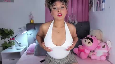 Snapshot of ebony_curly2 chatting on 07-04-26, 11:22 isa online show from 07-04-26, 11:22