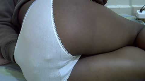 ebony_cuttey30 online show from 06-18-26, 06:13