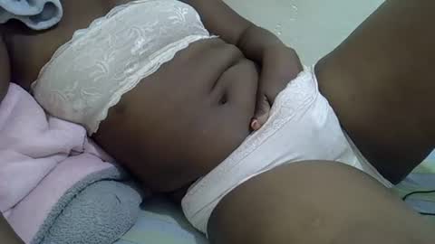 ebony_cuttey30 online show from 06-28-26, 04:24
