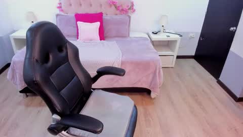 Snapshot of ebony_fantasy2 chatting on 11-05-25, 11:32 ebony_fantasy2 online show from 11-05-25, 11:32