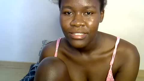 Snapshot of ebony_lynne chatting on 07-07-26, 07:09 ebony_lynne online show from 07-07-26, 07:09