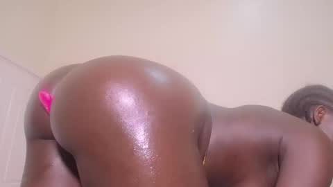 ebony_pearl69 online show from 09-29-25, 07:08