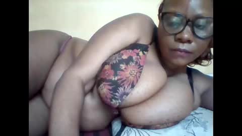 Snapshot of ebonybussy chatting on 06-10-26, 10:36 MAMITO online show from 06-10-26, 10:36
